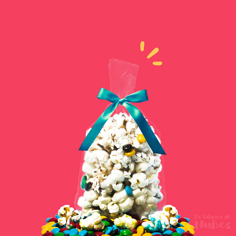 Crispetas de colores en bolsita con toppings